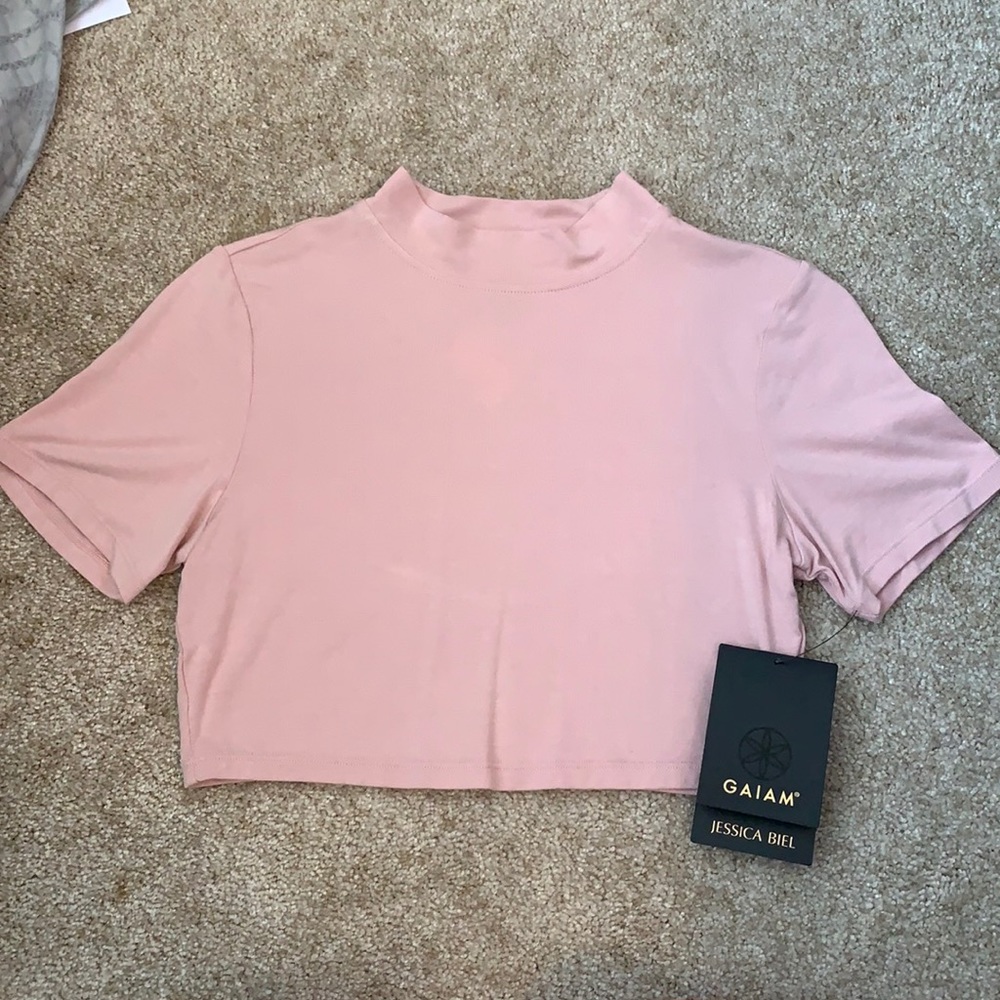 GAIAM by Jessica Biel Gramercy Crop Top